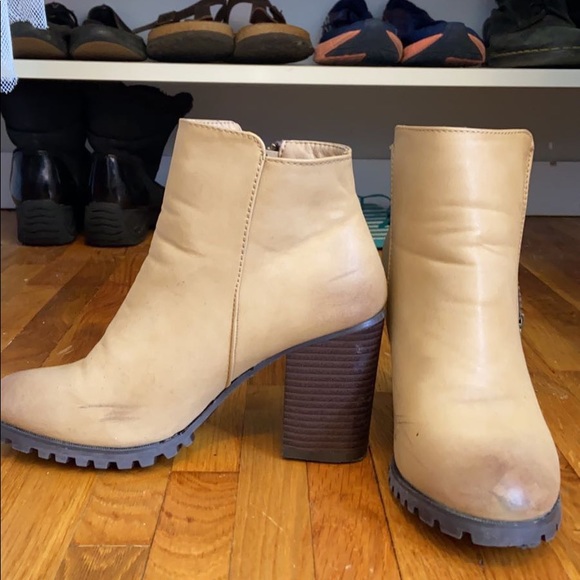 ✨ 2/$35 Women’s ankle boots, size 8 - Picture 1 of 1